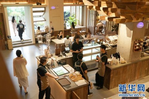 西安潮流咖啡館 文藝創(chuàng)作與表演引領(lǐng)消費(fèi)新體驗(yàn)